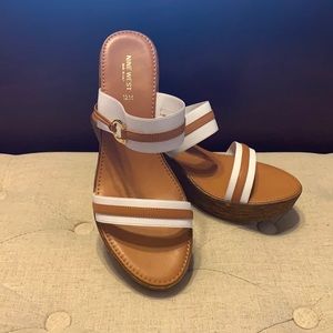 New Nine West Brina Wedge White/Tan Sandal